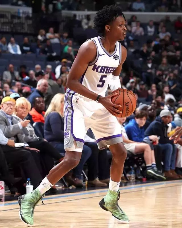 对年轻球员 对年轻球员